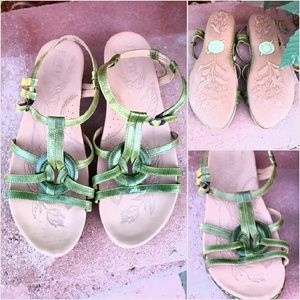 NEW BORN Boogie Sandals